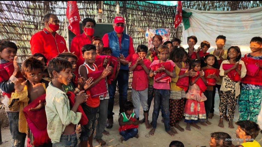 Distribution of BedSheet & Blankets by the hands of Com. Venu P Nair, GS CR/KR in a village near Bhusawal on 02/11/2020