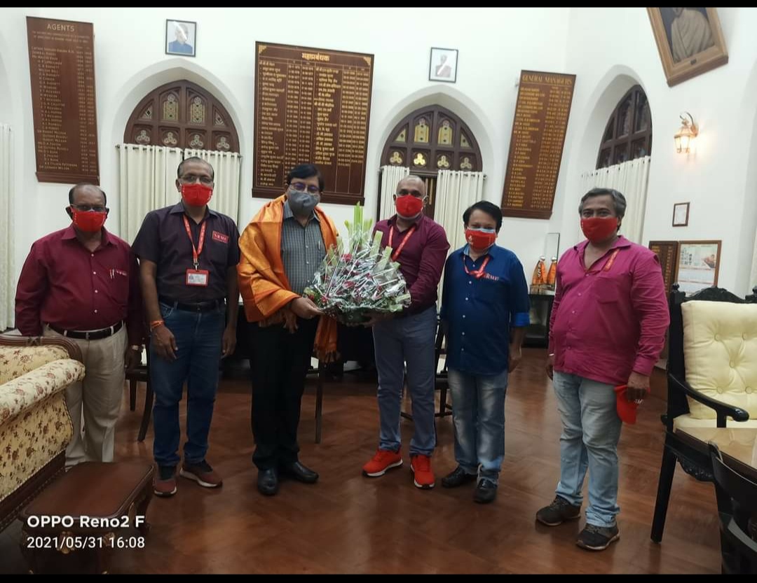 ON 31/05/2021 NEWLY APPOINTED GM C.RLY. MR. ALOK KANSAL WELCOMED  BY GS NRMU CR/KR COM. VENU P NAIR