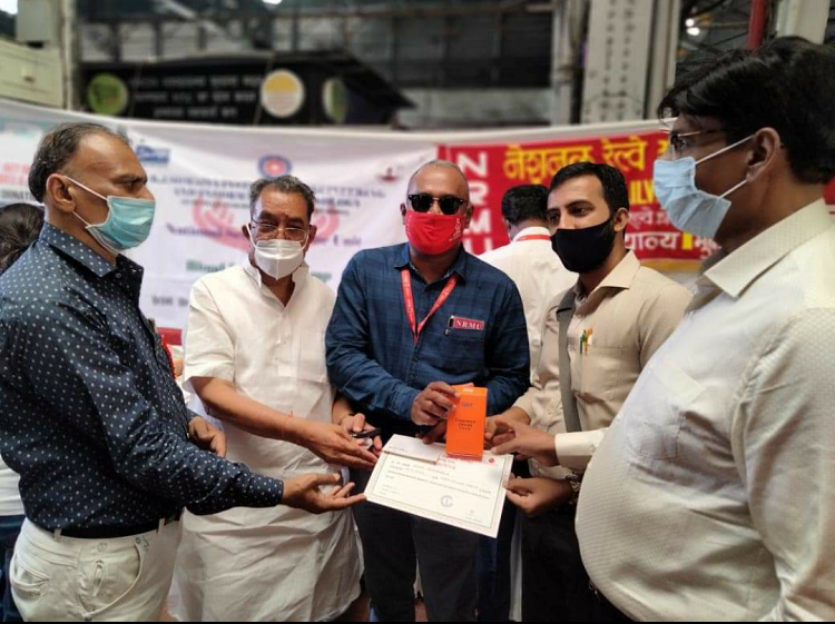 BLOOD DONATION CAMP HELD AT CSMT, MUMBAI ON 05.01.2022 BY NRMU(CR/KR)