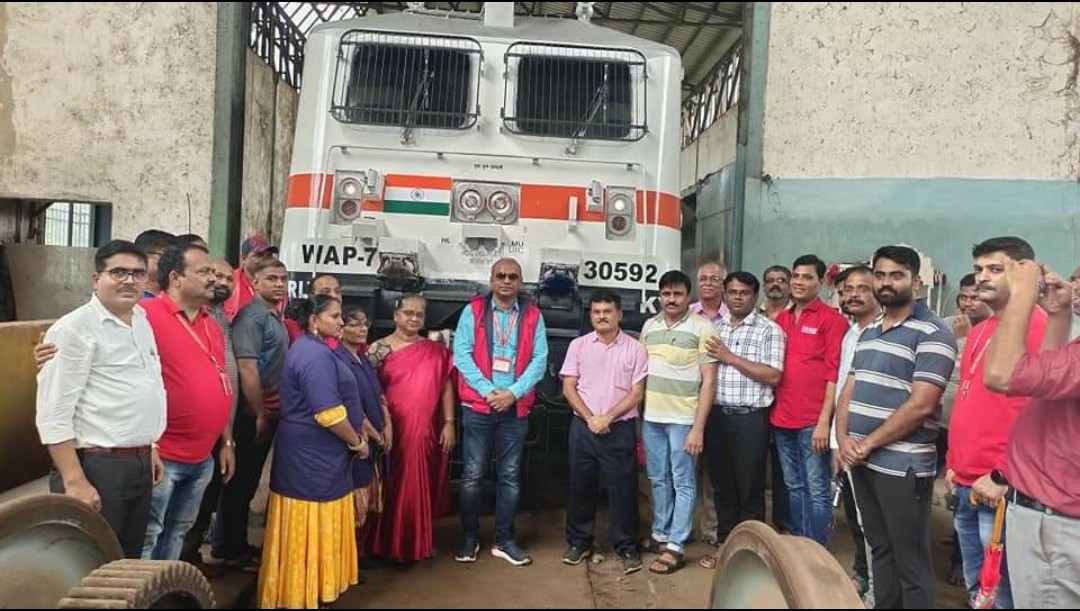 FEW GLIMPSES FROM GS COM. VENU P. NAIR SIR VISIT TO KALYAN ELECTRIC LOCO SHED ON 11/07/2022