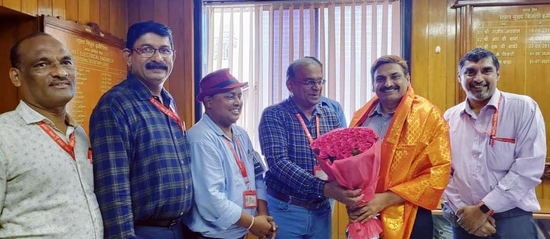 ON 06/09/2022 GS COM. VENU P. NAIR AND NRMU OFFICE BEARERS WELCOMED NEW C.RLY. PCE SHRI RAJESH ARORA AND PCEE SHRI N.P. SINGH