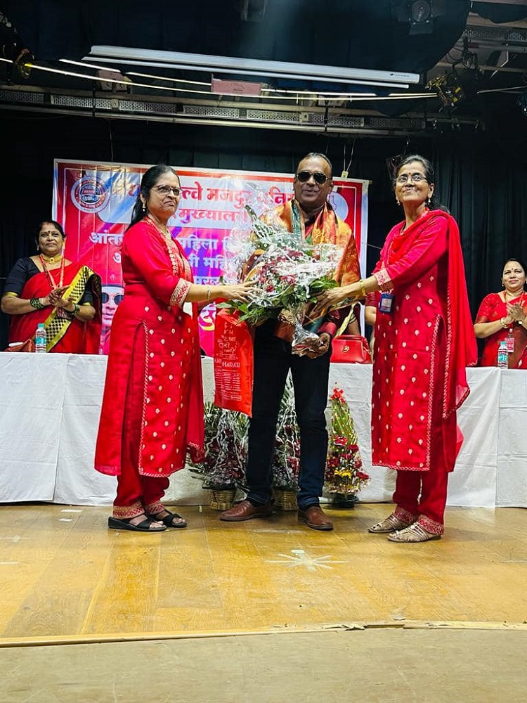 NRMU (CR/KR) CELEBRATED INTERNATION WOMEN'S DAY AT CSMT ON 10.03.2023