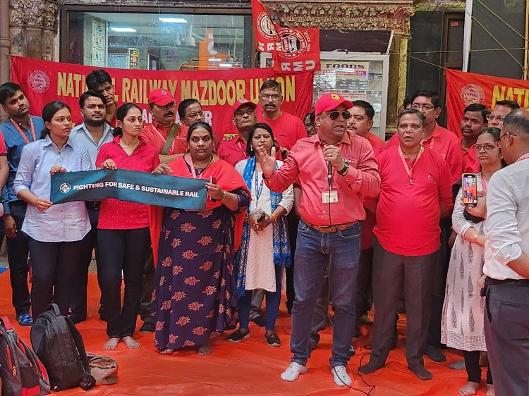 PROTEST DHARNA HELD BY RUNNING STAFF OF NRMU (CR/KR) IN FRONT OF CSMT LOBBY AND ALL DIVISION'S OF CENTRAL RAILWAY AND FINALLY MEMORANDUM HANDED OVER TO GM AND ALL DRM'S ON 20.03.2023