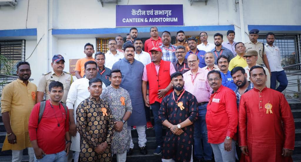 GS COM. VENU P. NAIR AND MNS MLA SHRI PRAMOD ( RAJUDADA) RATAN PATIL VISITED MATUNGA CANTEEN HALL AND INSPECTED THE EXHIBITION ON 28.03.2023