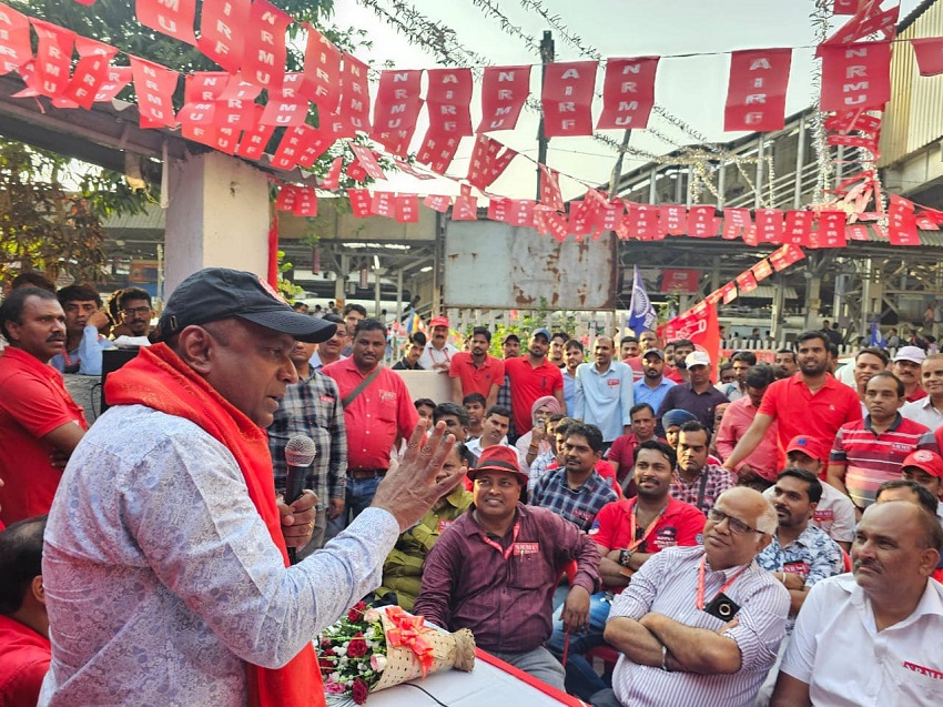 COMBINED GATE MEETING WAS ORGANIZED BY NRMU MUMBAI DIVISION'S LOCO RUNNING AND TRAFFIC RUNNING BRANCHES ON 10.05.2024 IN FRONT OF KALYAN SUBURBAN LOBBY