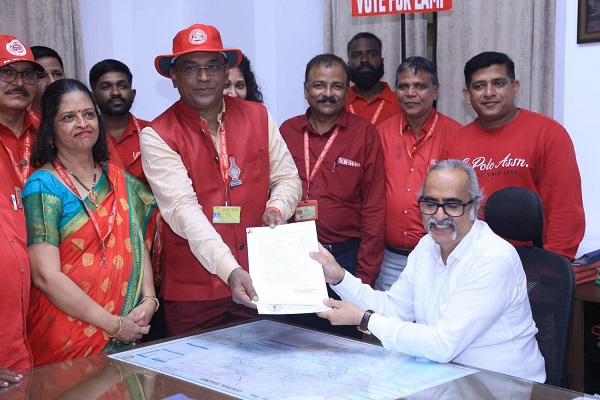 ON 25/10/2024 NRMU(CR/KR) OFFICIALLY FILED ITS NOMINATION TO CONTEST THE UNION RECOGNISTION ELECTION IN CENTRAL RAILWAY IN THE AUGUST PRESENCE OF GS COM.V ENU P NAIR AND GS/AIRF COM. SHIVGOPAL MISHRA